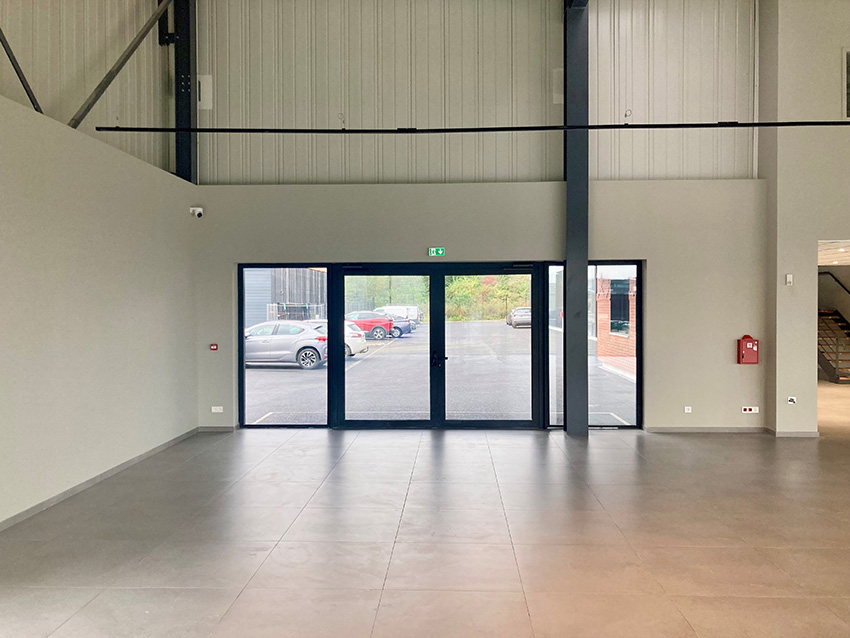 Porte d'entrée XXL pour le passage des véhicules fabrication maison